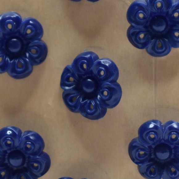Vintage Flower Buttons on Card 7 Blue Buttons Latest Style Made in USA - Picture 4 of 5